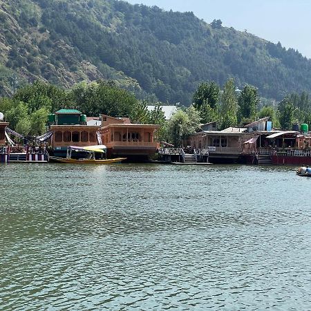 Hotel Aristotle Group Of Houseboats & Transportation à Srīnagar Extérieur photo