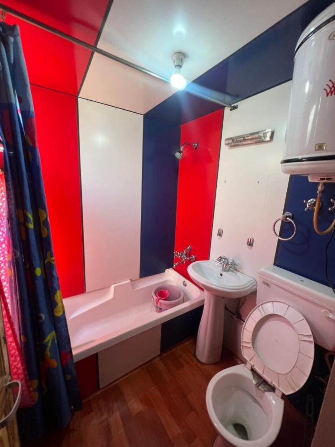 Hotel Aristotle Group Of Houseboats & Transportation à Srīnagar Extérieur photo