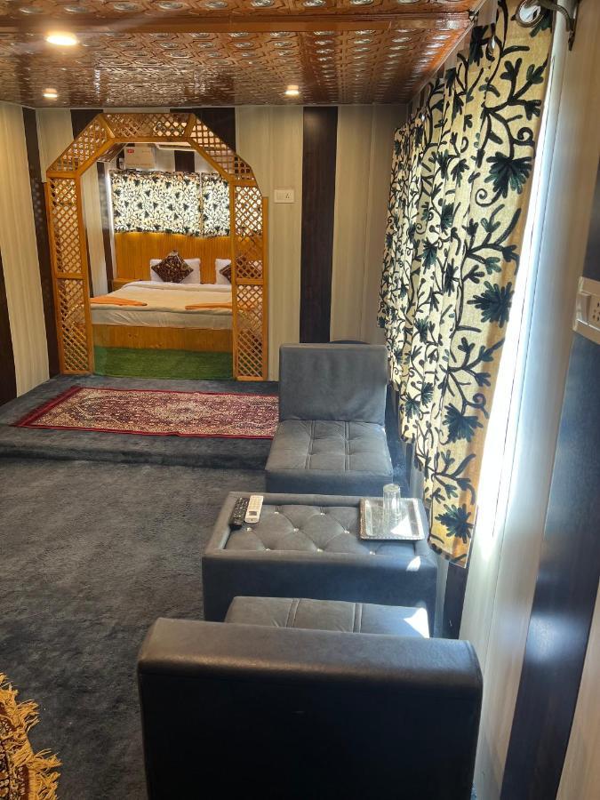 Hotel Aristotle Group Of Houseboats & Transportation à Srīnagar Extérieur photo