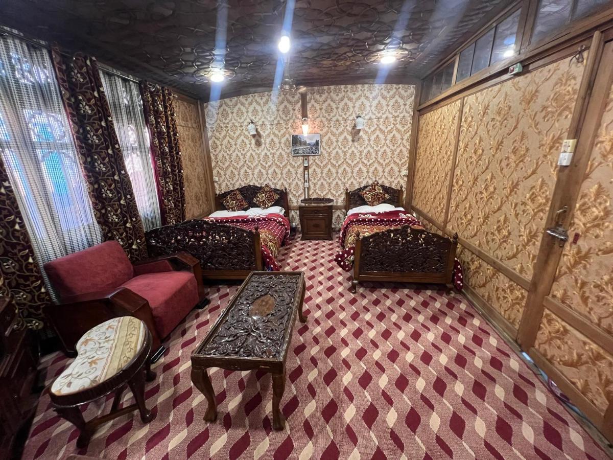Hotel Aristotle Group Of Houseboats & Transportation à Srīnagar Extérieur photo