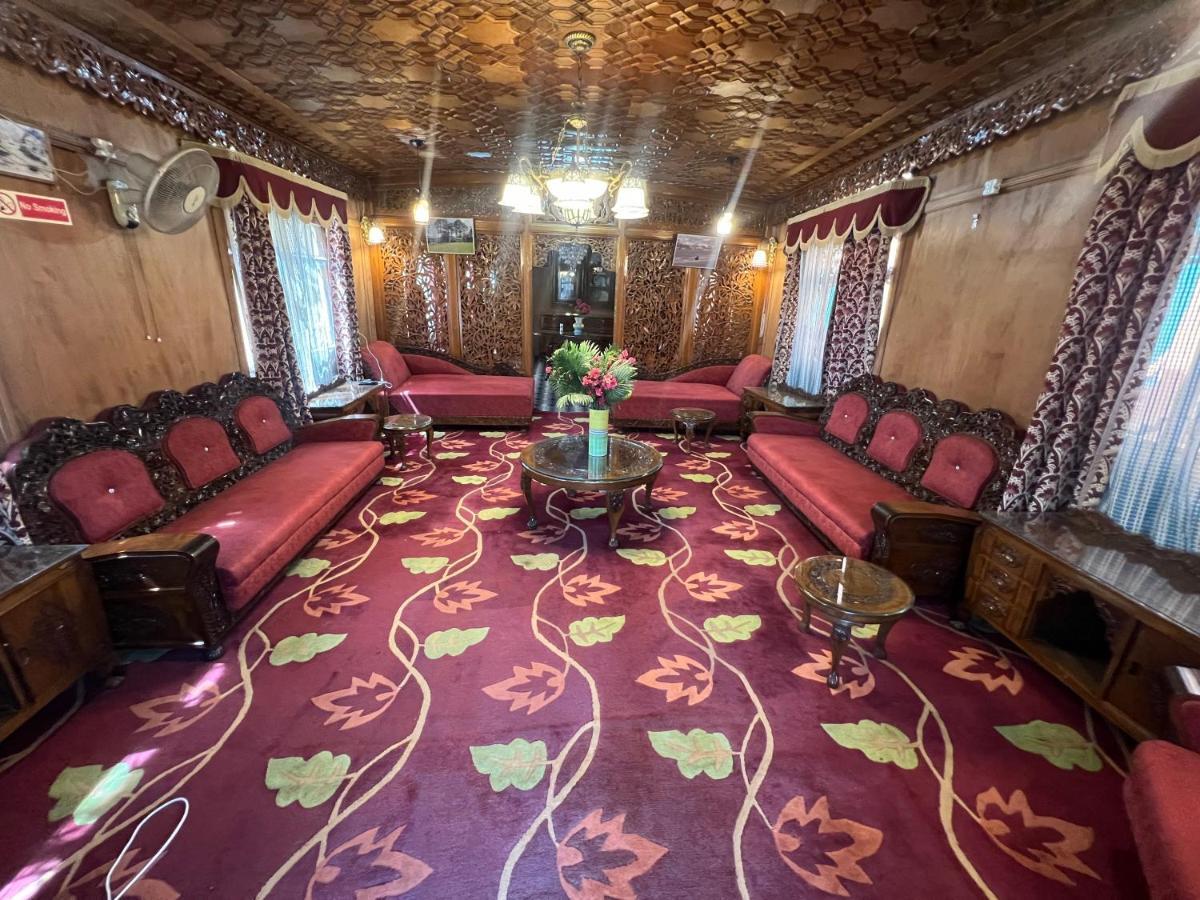 Hotel Aristotle Group Of Houseboats & Transportation à Srīnagar Extérieur photo