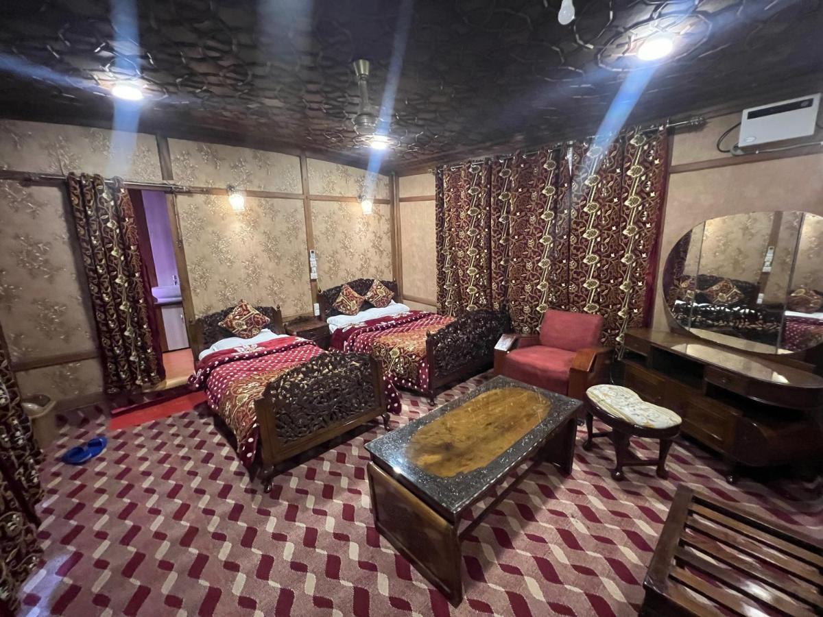Hotel Aristotle Group Of Houseboats & Transportation à Srīnagar Extérieur photo