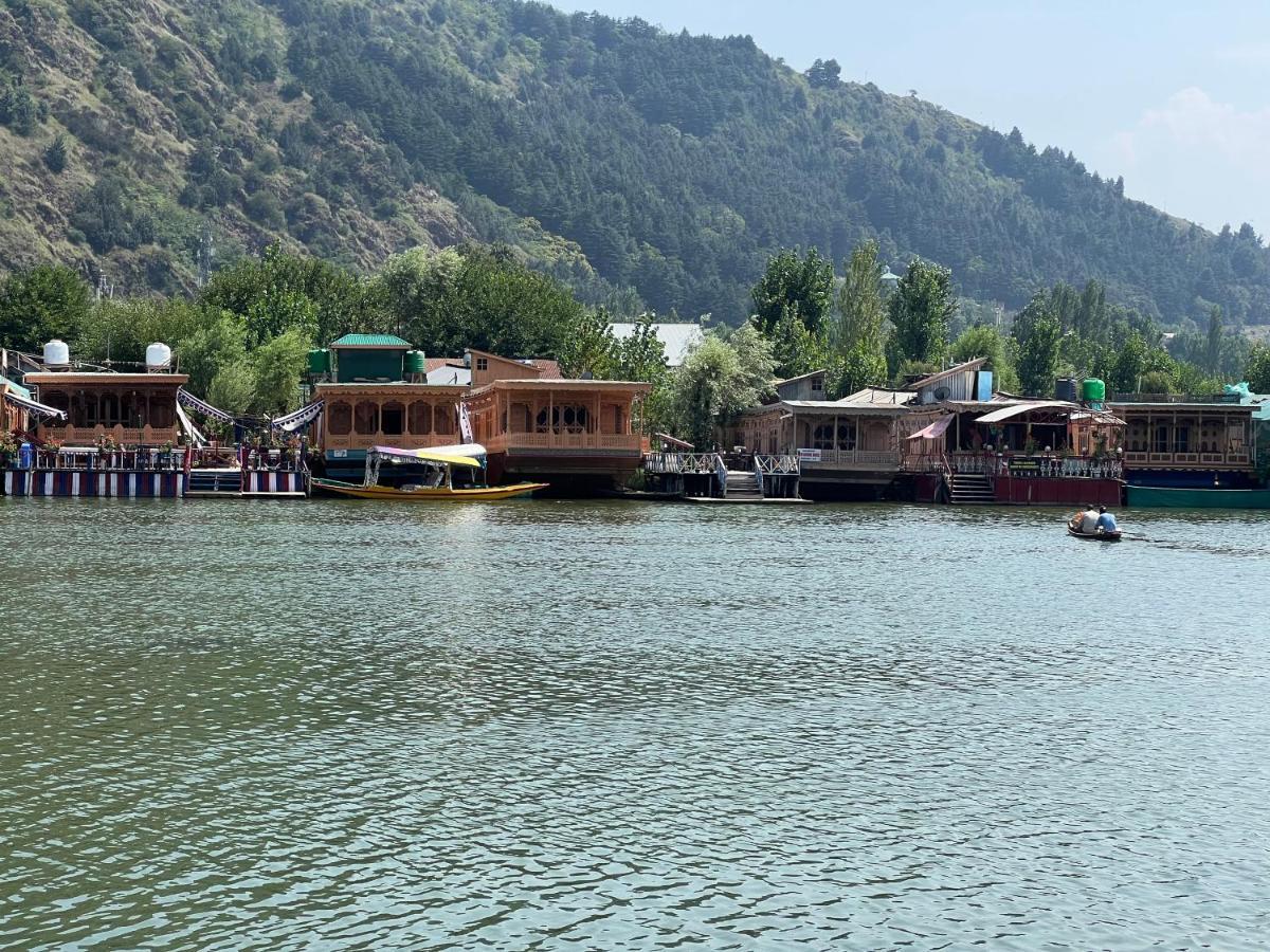Hotel Aristotle Group Of Houseboats & Transportation à Srīnagar Extérieur photo